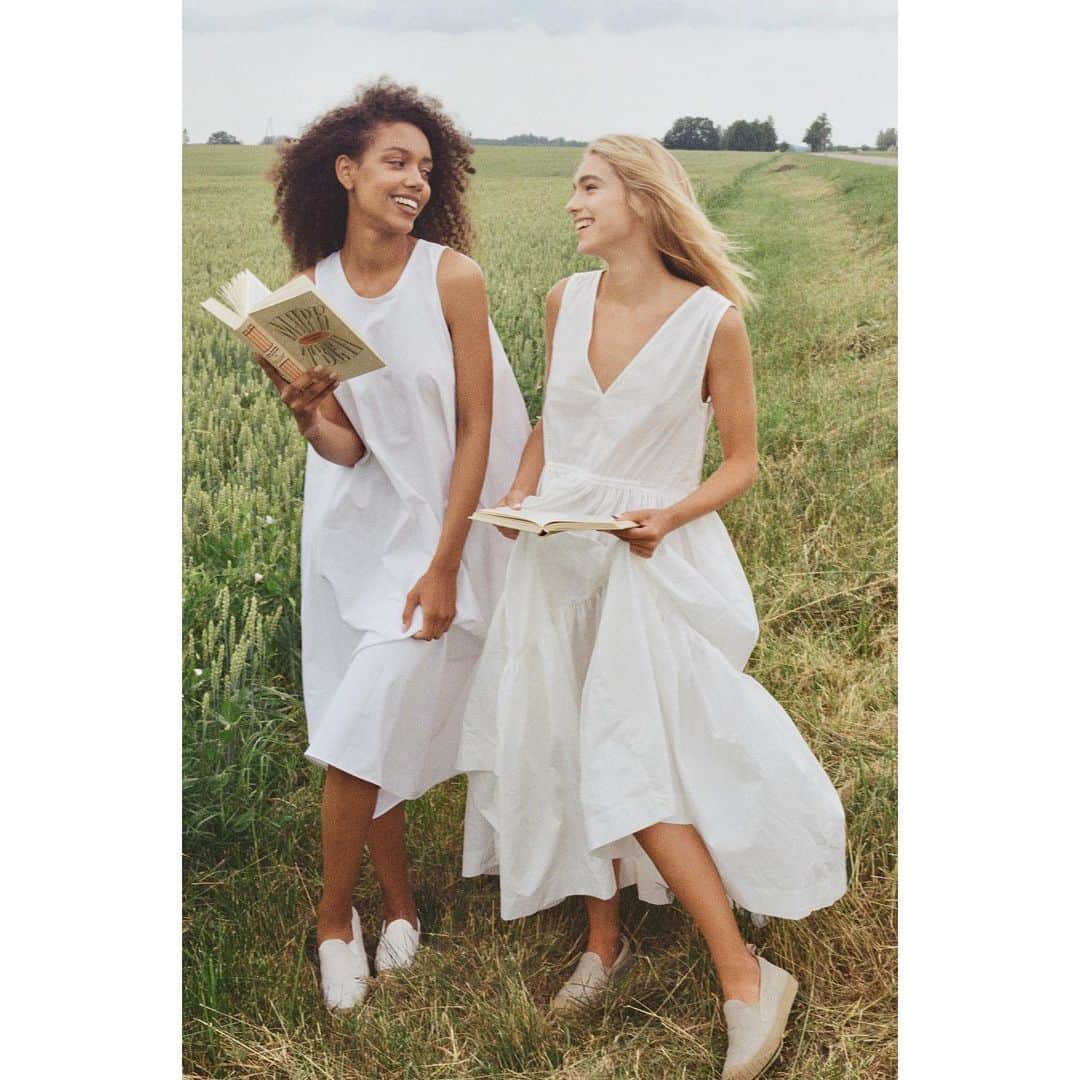 テーリポルキのインスタグラム：「Sun is shining and we are already looking forward to the upcoming Spring and Summer. First drop of SS21 Collection will arrive soon so stay tuned! ☀️✨  #TERHIPÖLKKI #terhipölkkistore #kämpgarden #finnishdesign #sustainable #footwear #shoes #ss21 #newarrivals」