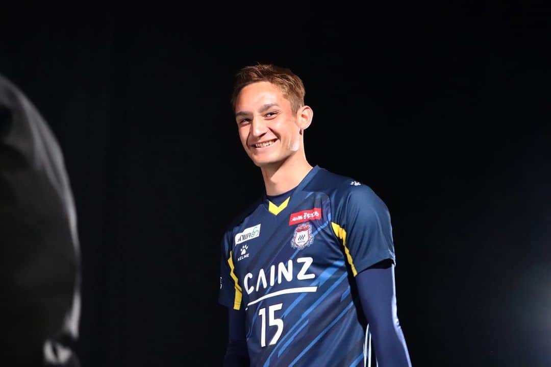 金城ジャスティン俊樹のインスタグラム：「今年もよろしくお願いします✌🏼 15に愛着湧いてきた笑」