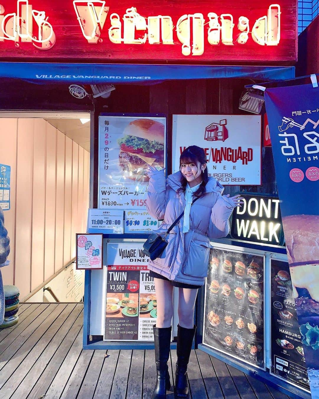 長澤佑香さんのインスタグラム写真 - (長澤佑香Instagram)「﻿ 🍔𝕍𝕚𝕝𝕝𝕒𝕘𝕖 𝕍𝕒𝕟𝕘𝕦𝕒𝕣𝕕 𝔻𝕀ℕ𝔼ℝ❤️﻿ ﻿ 次の投稿に続く...♡﻿ ﻿ #下北沢 #ヴィレッジヴァンガード﻿ #ハンバーガー #YUKASHIFUKU﻿ #ヴィレッジヴァンガードダイナー」2月3日 19時41分 - ykngsw