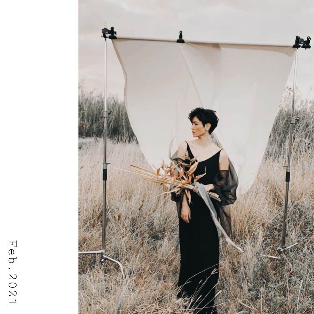 金城優華のインスタグラム：「先日の撮影。﻿ ﻿ こちらは﻿ P.Style_weddingさんが撮影の合間に﻿ iPhoneで素敵に撮ってくれたもの。﻿ P.Style_weddingさんさすがです。﻿ ﻿ カメラではモノクロで撮影。﻿ 仕上がり楽しみ過ぎる~﻿ ﻿  ﻿＊筋肉チョイと落としました ﻿ #okinawa﻿ #model﻿ #wedding﻿ #photoshooting﻿  #fashion   #沖繩  #时装模特  #モデル﻿ #ウェディング﻿  #筋トレ女子  #ママさんと繋がりたい」