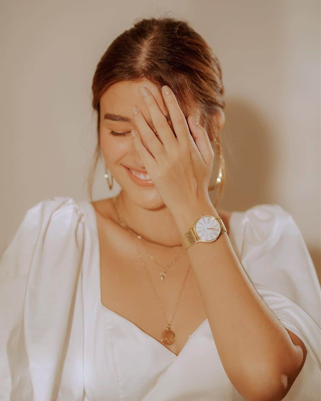 リザ・ソベラーノさんのインスタグラム写真 - (リザ・ソベラーノInstagram)「Confidently elegant with the classic @omega gold! #OMEGATresor」2月3日 19時41分 - lizasoberano