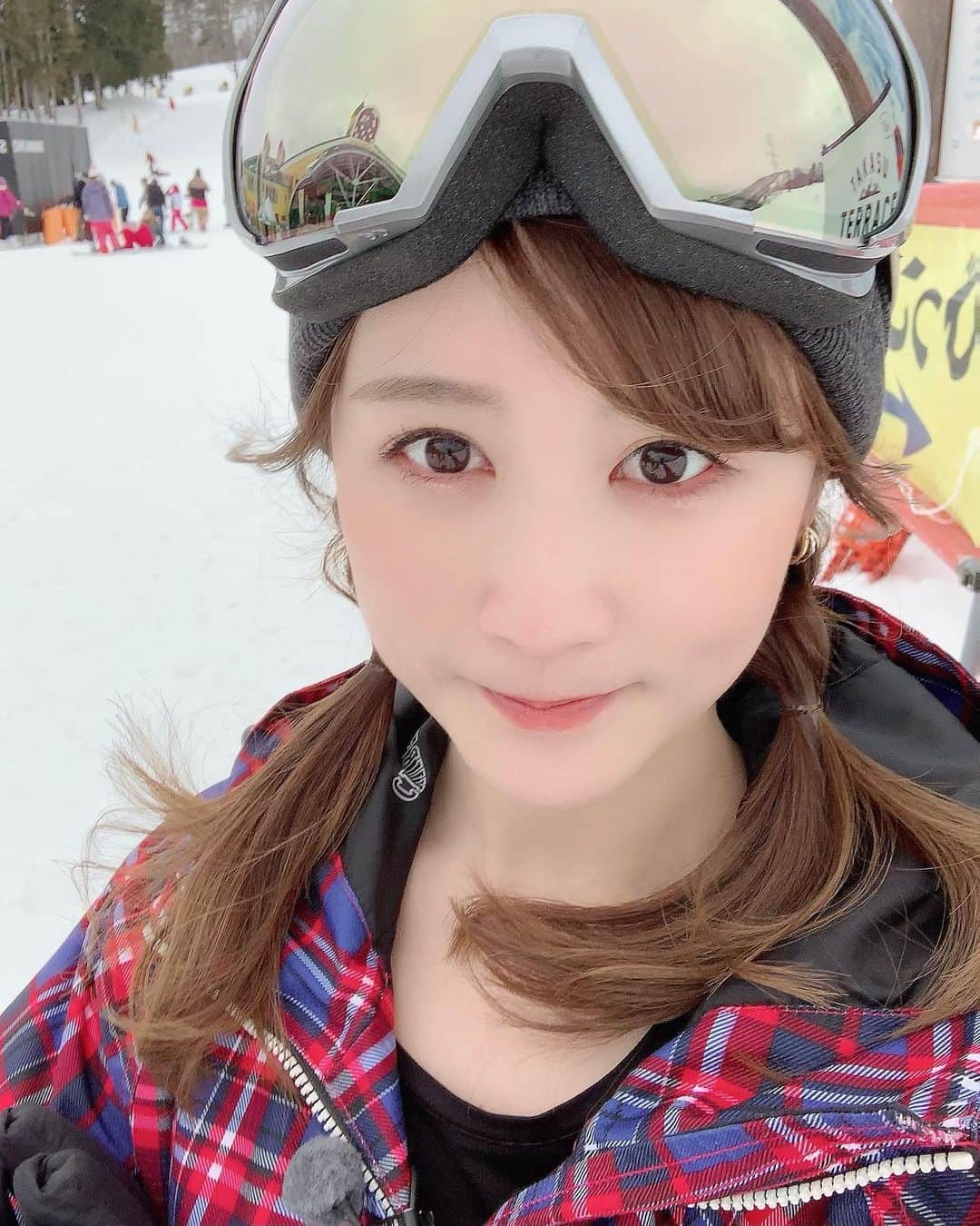 古賀文沙のインスタグラム：「・ ・ ・  MBS ビズらいよんのロケで タカスダイナに行ってきました 2日たっても筋肉痛 ❄️  この衣装もだけど レンタルウエアも可愛いものが たくさん☃️  映えなカフェもあって おすすめです🥨 放送日また告知します  ・ ・ ・  #mbs  #毎日放送  #ビズらいよん」