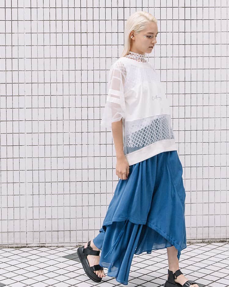 AULA AILAのインスタグラム：「【2021 HIGH SUMMER COLLECTION】  SEE-THROUGH PULLOVER WHITE/ BLACK SIZE:0 ￥15,000  DRAWSTRING FLARE SKIRT OFF WHITE/ BLACK /BLUE SIZE:0 ￥18,000  ✔️2/5よりOFFICIAL WEB STOREにて、2021 HIGH SUMMER COLLECTIONの先行予約会をスタート！  期間中ご予約いただいたお客様に、ポイント20倍をプレゼントいたします。  是非ご覧くださいませ。」