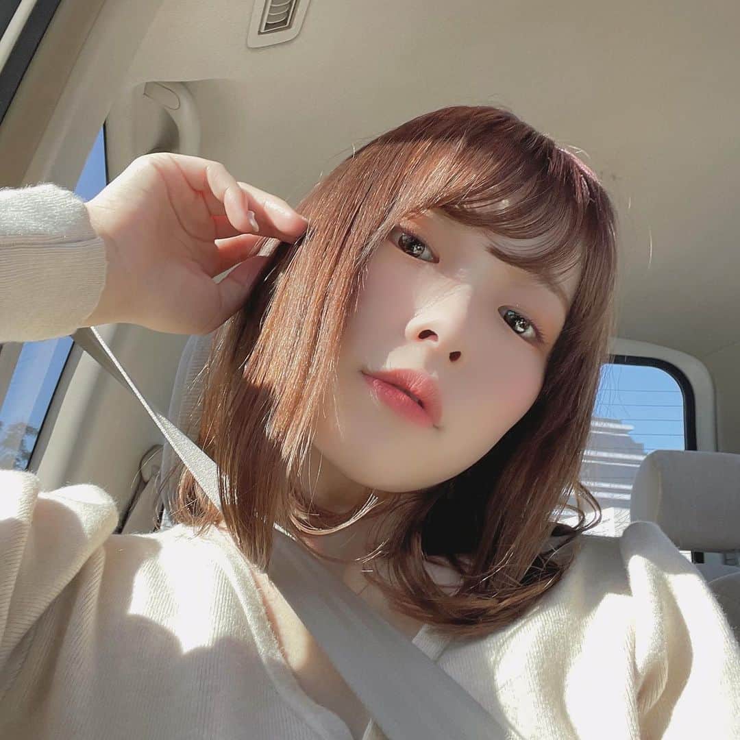 橋本紗奈さんのインスタグラム写真 - (橋本紗奈Instagram)「☀️🦖🐰 . . . #ヘアアレンジ #ヘアカラー #ミディアム #セルカ #メイク #ピンクメイク　#ピンクマスカラ#ユニクロコーデ  #冬メイク #오오티디　#데일리룩　#패션스타그램　#코디스타그램　#뷰티스타그램　#머리스타그램　#데일리메이크업　#셀카그램　#얼스타그램」2月3日 20時00分 - hashimoto_sana