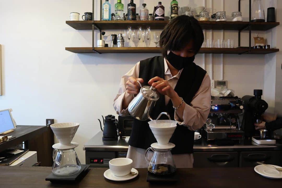 石井輝明さんのインスタグラム写真 - (石井輝明Instagram)「高円寺。 今日は深夜1時44分から日本テレビの旅猿に出させていただきます。 ありがたいことに2回目です。 是非リアルタイムで観てください。  #mowecoffeeroasters #cafe #coffee #カフェ #喫茶店 #東京カフェ #高円寺カフェ #カフェ芸人 #どんな感じでオンエアされるのかわからんけど #オールド旅猿ファンの方に刺されば幸いです #あまり知らない人からしたら意味わからんと思うけど #お手柔らかにお願いします」2月3日 19時55分 - comandanteishii