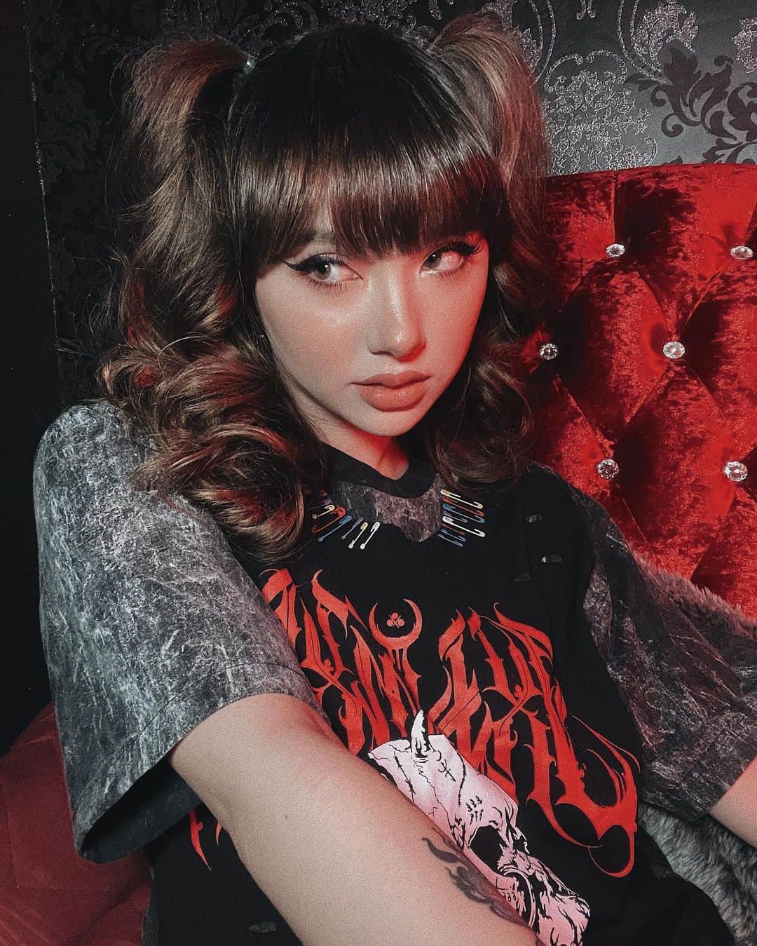 ヤンニーン・ワイゲルのインスタグラム：「Can you guess my zodiac sign?(´,,•ω•,,)♡」