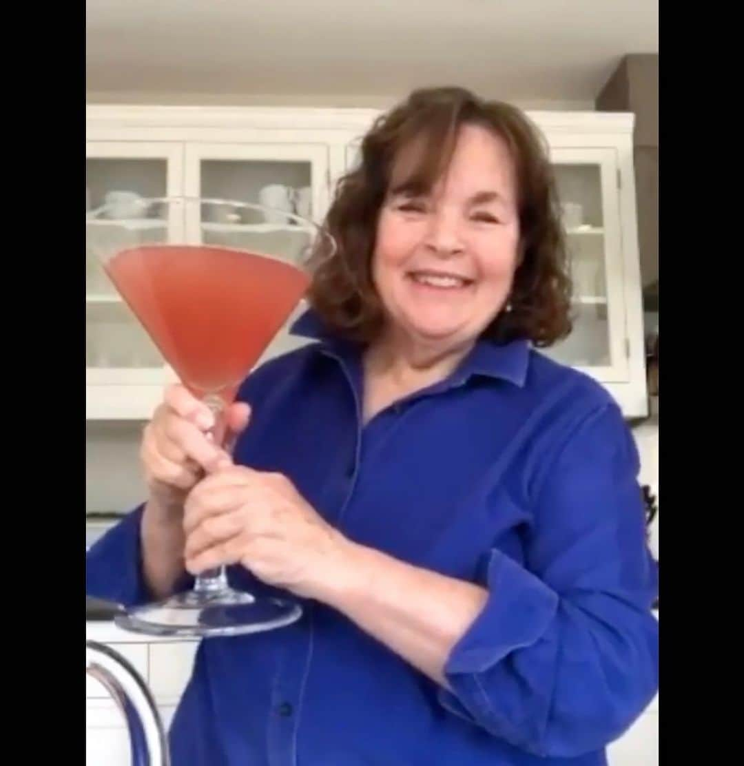 ナンシー・マイヤーズさんのインスタグラム写真 - (ナンシー・マイヤーズInstagram)「@inagarten! Just found out it’s your birthday! Happy (in spite of the pandemic) birthday!!! Here’s how I know Ina. I saw her in a restaurant in NY a while back. I spied on what she was eating and ordered the same thing and then I thought What the hell- I’m just going to tell her I love her and we’ve been friends ever since. She’s thoughtful, so smart, so kind and an easy laugh - which of course I love. I love you INA. Happy Beautiful Birthday! (I don’t know why the sides of this photo are black!)」2月3日 11時01分 - nmeyers