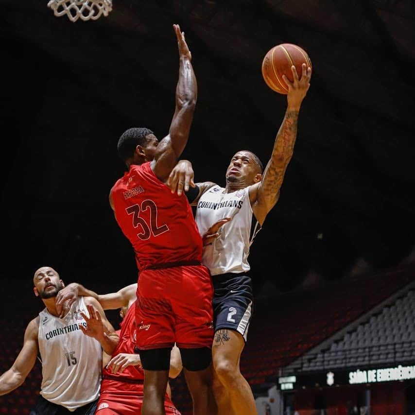 コリンチャンスさんのインスタグラム写真 - (コリンチャンスInstagram)「Em uma partida equilibradíssima com duas prorrogações, o @sccorinthians.basquete foi superado pelo Paulistano nessa noite de @NBB no Parque São Jorge por 100 a 98. Próxima partida será no sábado, também no Ginásio Wlamir Marques, contra o Mogi. ⠀ ⠀ 📸 Beto Miller⠀ ⠀ #CorinthiansBasquete⠀ #VaiCorinthians」2月3日 11時13分 - corinthians