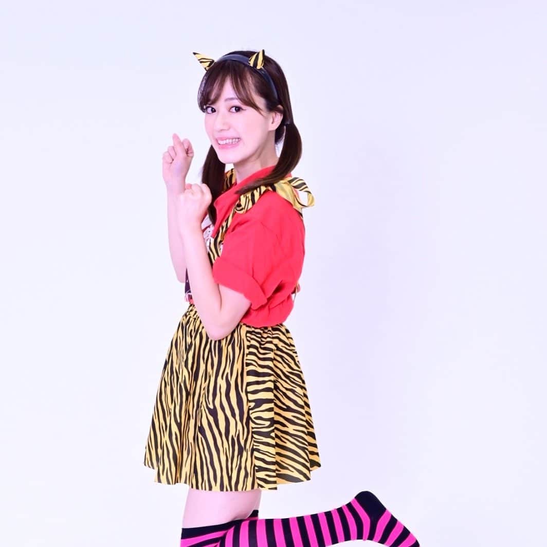 のインスタグラム：「#おはゆり　#節分　だったねー #何もあやかれなかったよー #鬼　ぽい写真　載せるねー　 #鬼コスプレ #👹　#ミニスカート #虎柄 #絶対領域　#太もも　#ツノ　#ツインテール　#32歳　←」