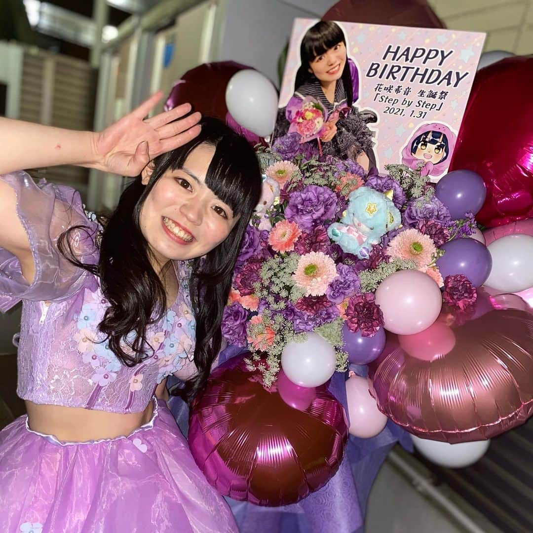 花咲希音のインスタグラム：「#花咲希音 ちゃん #生誕祭  『Step by Step』 ありがとうございましたっっ🙌💜  ２回目の生誕祭、相方の吉岡果南ちゃんとの最後の生誕祭、そしてのんちゃんの1歩目の生誕祭でしたっっ。反省点と目標が沢山見つかりました‼️タイトル通りのLIVEになった気がしますっっ🤣来年までにStep by Stepできるように22歳も精進していこうと思いますのでどうぞよろしくお願いします💜  #新曲 #初披露 #ポートレート #ノーマルカメラ #脚 #脚フェチ #ニーハイ #絶対領域 #ツインテール #グラビア #グラドル #黒髪ストレート #girl #ぱっつん前髪 #前髪 #ぱっつん #姫カット #アイドル #idol #ワールドエンドラヴァー #女優  #写真 #写真好きな人と繋がりたい #グラビア好きと繋がりたい #photooftheday #photography #actress #グラドル自画撮り部」