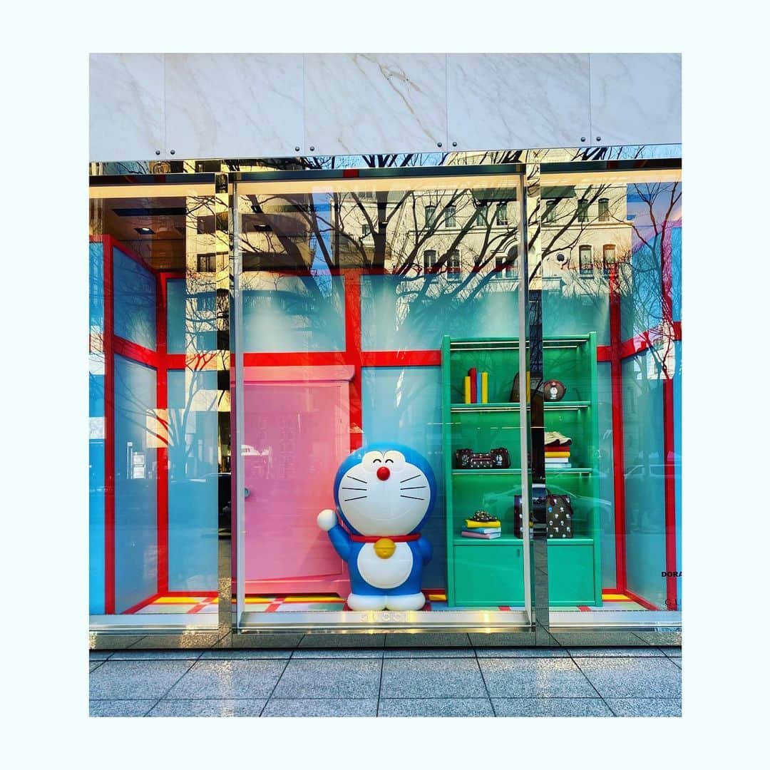勝恵子のインスタグラム：「DRAEMON×GUCCI  😍😍  大人可愛い💕  #gucci #表参道」