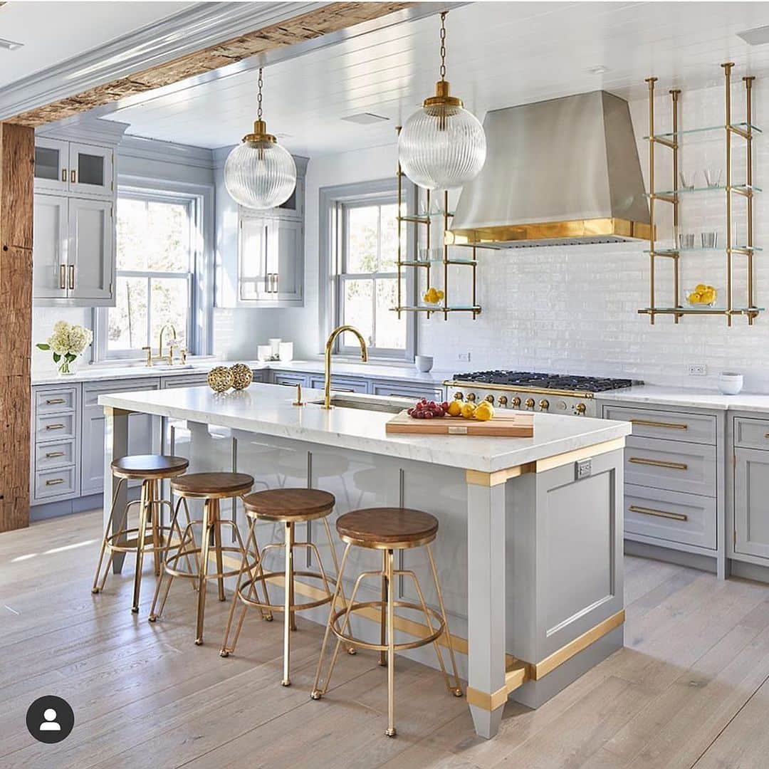 さんのインスタグラム写真 - (Instagram)「Oldie but a goodie! You guys loved this kitchen just as much as so did so resharing! By @marcoriccastudio」2月3日 11時22分 - inspire_me_home_decor