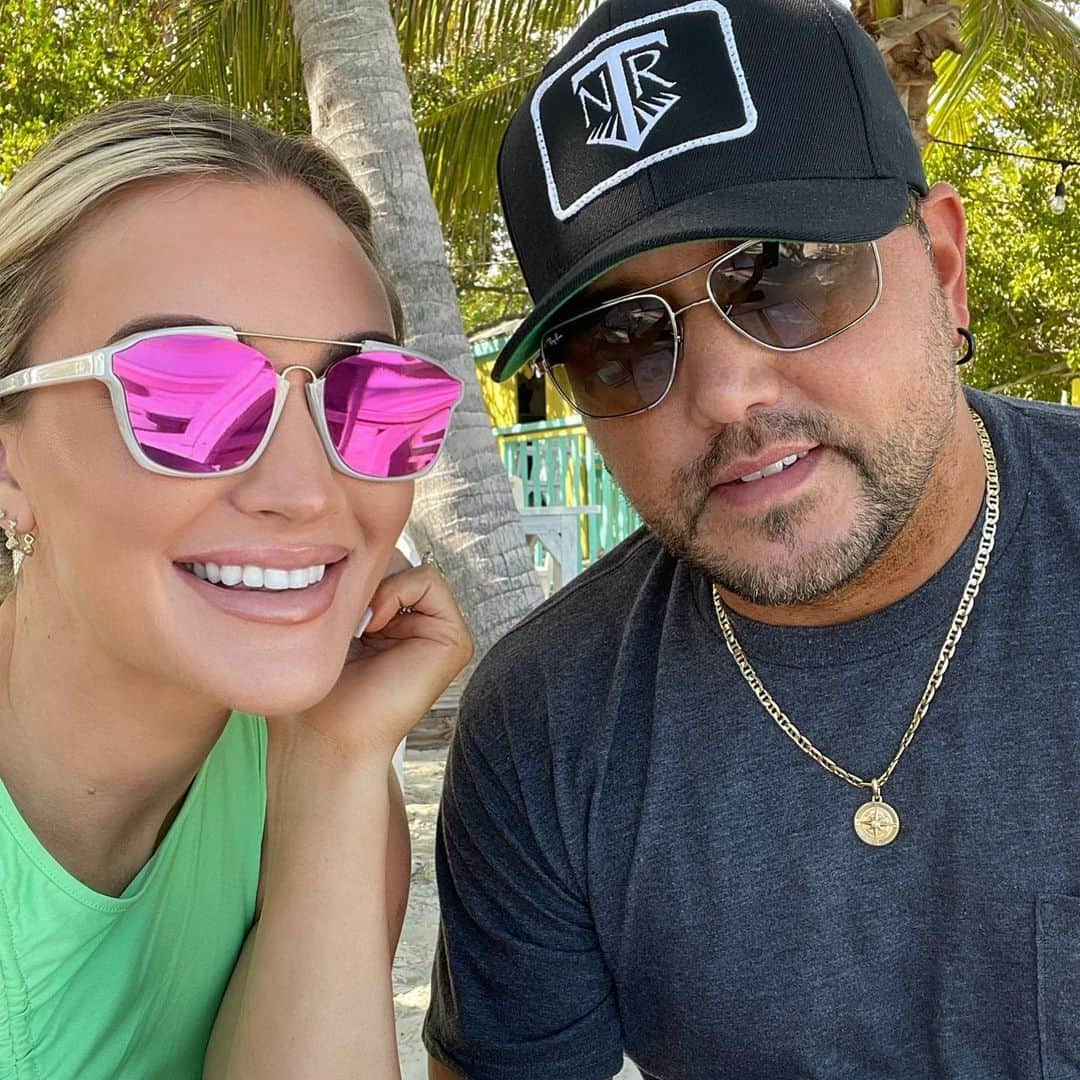 のインスタグラム：「🏝 🍹 😎 ❤️」