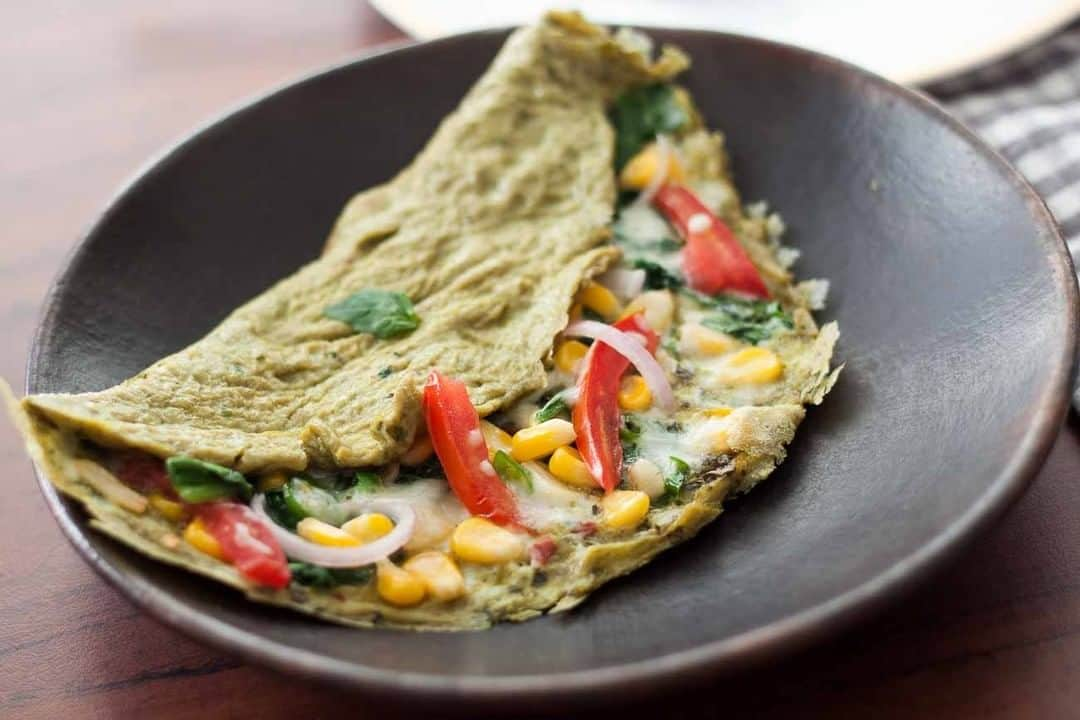 Archana's Kitchenさんのインスタグラム写真 - (Archana's KitchenInstagram)「Spinach Basil & Cheese Omelette, a classic french preparation with eggs that is fried on a flat skillet topped up with grated cheese, veggies and flavoured with basil leaves. Try this for your breakfas and enjoy with your favorite milkshake.  Get the recipe from the smart.bio link in my profile @archanaskitchen . . . . . #recipes #easyrecipes #breakfast #Indianbreakfast #archanaskitchen #healthyeating #highprotein #breakfastclub #dosa #dosarecipes #dosabatter #ragi #ragidosa #mysoremasaladosa #homemadefood #eatfit #cooking #food #healthyrecipes #foodphotography #recipeoftheday #comfortfood #deliciousfood #delicious #instayum」2月3日 11時30分 - archanaskitchen