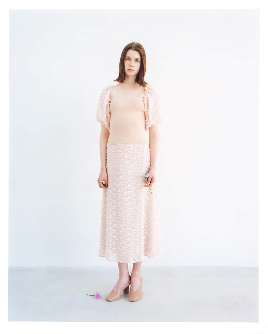 ファーファーのインスタグラム：「【CATALOG】 2021 SPRING COLLECTION  tops ¥13,000＋tax skirt ¥21,000＋tax shoes ¥22,000＋tax  プロフィールリンクより 最新のデジタルカタログをチェック！  @furfur_official @furfur_official_staff  #FURFUR #ファーファー」