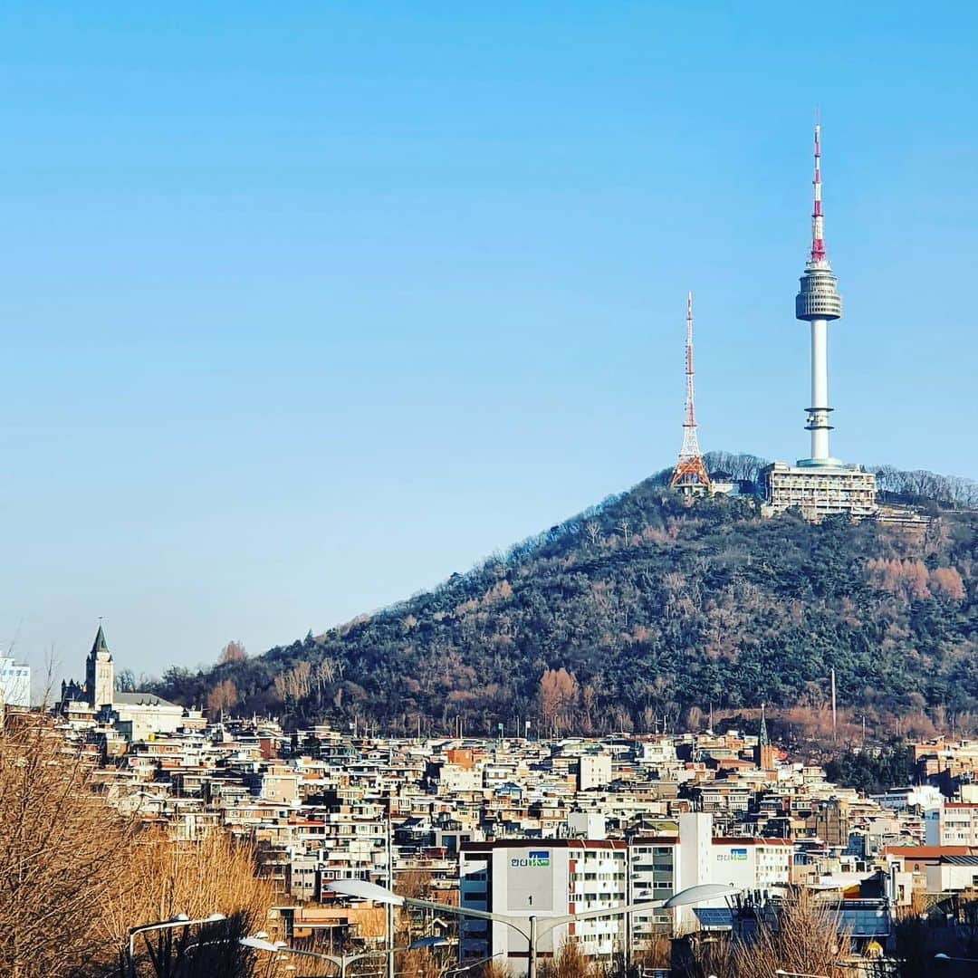 イ・グァンギさんのインスタグラム写真 - (イ・グァンギInstagram)「날씨는 춥지만, 미세먼지 없어서 남산이 선명하게 보이니 추워도 좋다 ^^ 아침 일찍 서울 나들이~~~ #남산#미세먼지#없다#용산구 #이광기#이광기가간다」2月3日 11時40分 - lee_kwang_gi