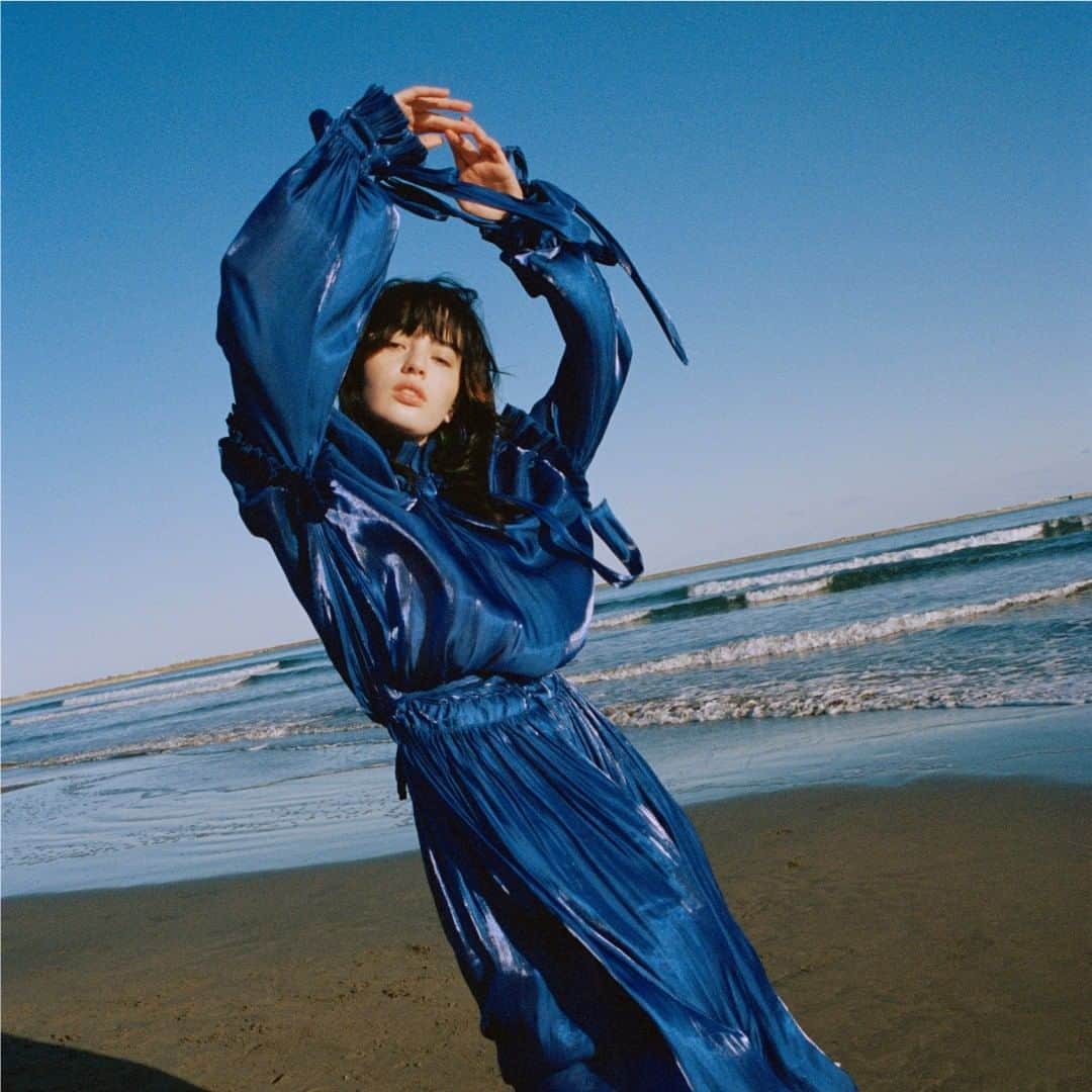 ルミネ公式のインスタグラム：「“IT'S NEW” WEEK 2021 S/S YOUR COLOR 2.1 MON-2.24 WED  人それぞれの個性=カラー。世の中を鮮やかに彩るファッションのカラー。 それぞれのカラーを尊重し合って、繋がって、みんなで生きる。  2021年は晴れやかな気持ちで、鮮やかに生きたい。  新しい時代が色彩豊かで、人間らしい心の豊かさを大切にする時代になることを祈って。  Creative direction & Fashion direction @takuyachiba Creative direction & Art direction @yagonaonori  Photo @picpicpiczo Styling @keikohitotsuyama Hair @yukoaoi Make-up @naomi_t_dakuzaku Producer @satorukomura @shunya_watanabe  Production @thousand_inc」