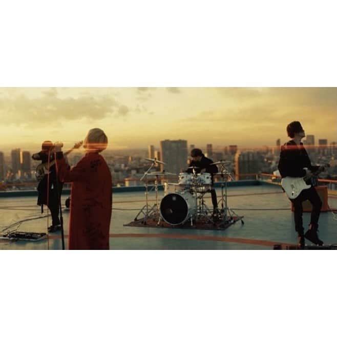 橘昌吾のインスタグラム：「先日リリースされたミオヤマザキのNew Album『ALIVE』の収録曲『メンヘラ幸福論』のMVスタイリングを担当させて頂きました。﻿ Vo.mioさん着用衣装は楽曲の一部の歌詞を英訳しグラフィックとして落とし込み制作したものです。﻿ Director﻿ @ypypypypypypypypypyp  CG ﻿ director @nakaken.digital  Hair & make﻿ @emksaso  #ミオヤマザキ #メンヘラ幸福論 #ALIVE #styling」