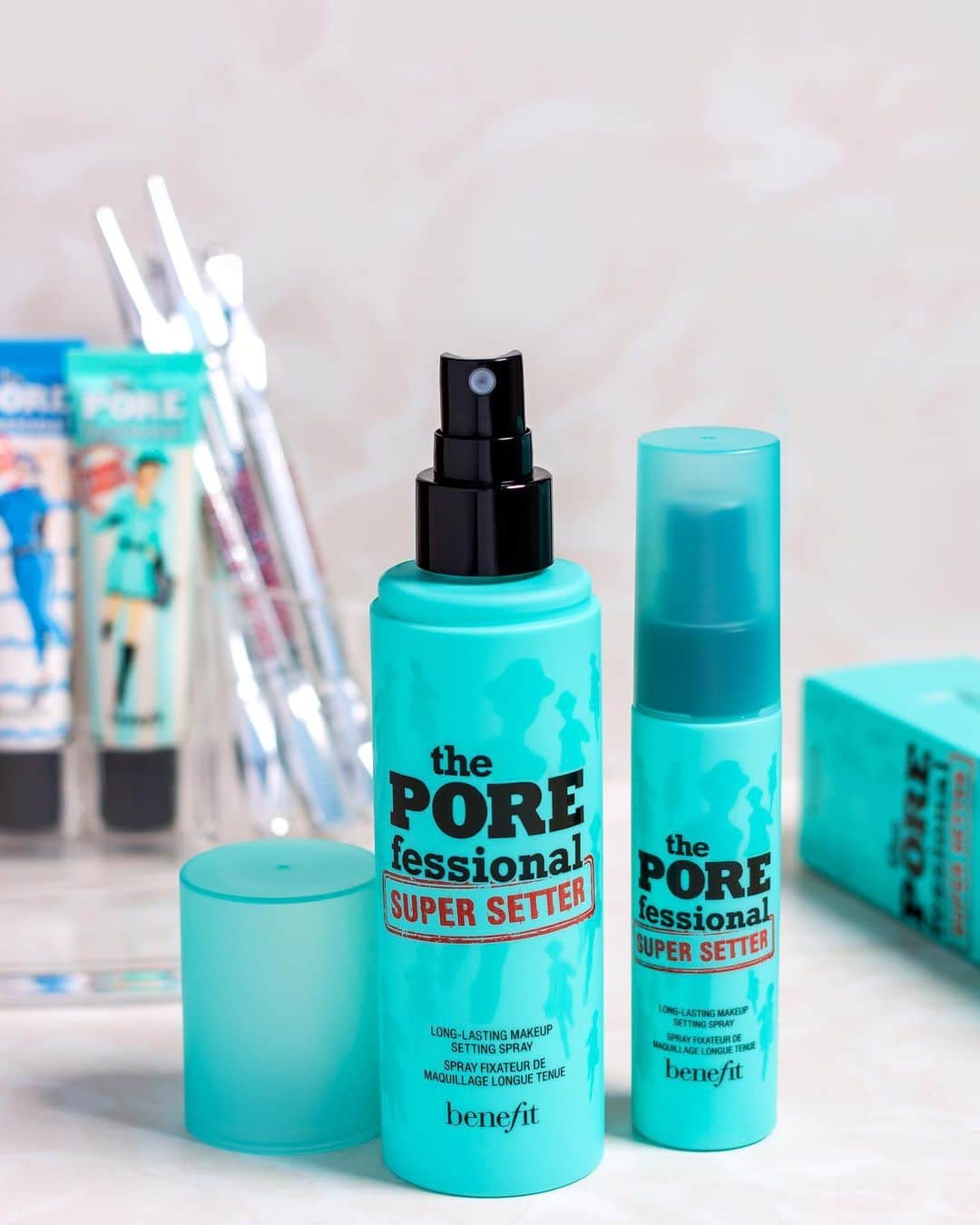 Benefit Cosmeticsさんのインスタグラム写真 - (Benefit CosmeticsInstagram)「Q: What is our new #POREfessional Super Setter all about? A: It’s a microfine mist that locks makeup on for 16 hours, visibly blurs pores, and leaves skin feeling hydrated and fresh! Did we mention the product comes in recyclable packaging? 💖 #benefit 📸: @gabrielle.shoots」2月3日 11時47分 - benefitcosmetics