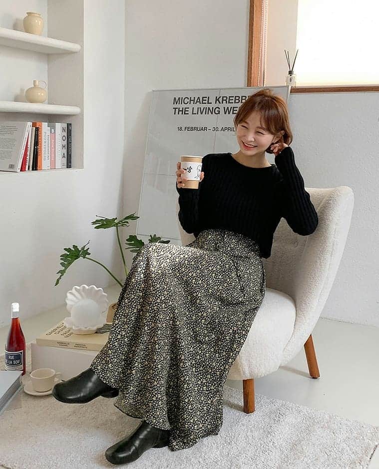 のインスタグラム：「🆕本日の新作5%OFF🆕 本日の新作は春っぽさを感じられる可愛い５点⸜(๑’ᵕ’๑)⸝🌸  単品で着ても一緒に着ても女性らしく可愛い ロングワンピースとクロップドニットを インスタではご紹介します🎀  詳細はサイトでチェックしてください💡  #イムブリー#IMVELY#ワンピース#大人カジュアル#大人可愛い#ootd#デイリー #カジュアルコーデ」