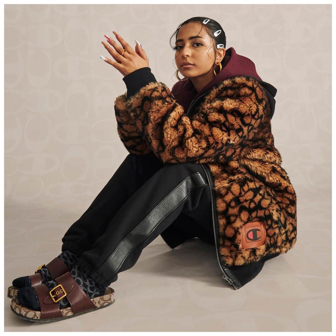 のインスタグラム：「Taking warm-ups to the next level. ⬆️ Stylist #MahaGondal keeps it cozy in a plush hoodie from the new #CoachxChampion collab. #CoachNY」