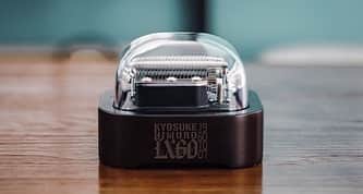 氷室京介のインスタグラム：「《KYOSUKE HIMURO "LX-60"MEMORABILIA MUSIC BOX》あなたの人生を彩ったあの名曲たちをオルゴールの豊かな音色で無限に奏でる⚜️2月14日までワーナーミュージックダイレクトにて予約受付中💫」