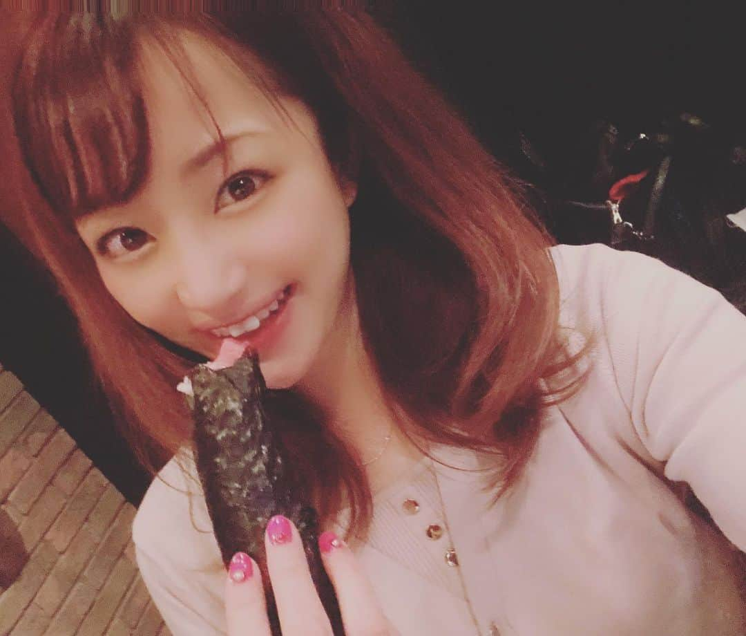 葵ゆりかさんのインスタグラム写真 - (葵ゆりかInstagram)「節分が、2月3日以外の年があるなんて知らなかったよ😳  あゆちゃん @kantani_ayumi  が作ってくれた恵方巻きが美味しすぎた🥰♥️ ちゃんと南南東を向いて黙って食べました。 これぞ黙食。笑  👦🏻のために鬼にまでなってくれるあゆちゃん優しすぎ♥️  #節分 #恵方巻き　#南南東　#黙食　#鬼　#👹　#豆まき　#鬼は外福は内」2月3日 12時09分 - yuriyuricchi