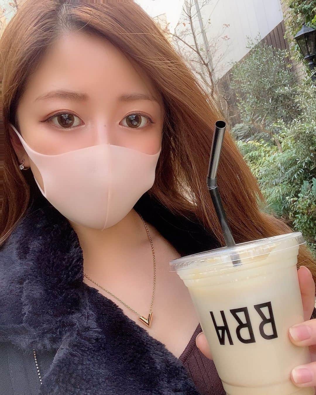 あやなのインスタグラム：「最近ちょっとずつ体脂肪が落ちてきていい感じ😎脚とお腹痩せたらもっとスタイル抜群になれそう🌟 . . 最近気づいたことはストレッチってめっちゃ大事❣️ . . 見た目も中身の進化します💋💋💋 . . #トレーニング #筋トレ #トレーニング女子 #パーソナルトレーニング #表参道 #外苑前 #プロテイン #ダイエット #ボディメイク #ストイック #自分磨き #日々進化 #日々勉強」