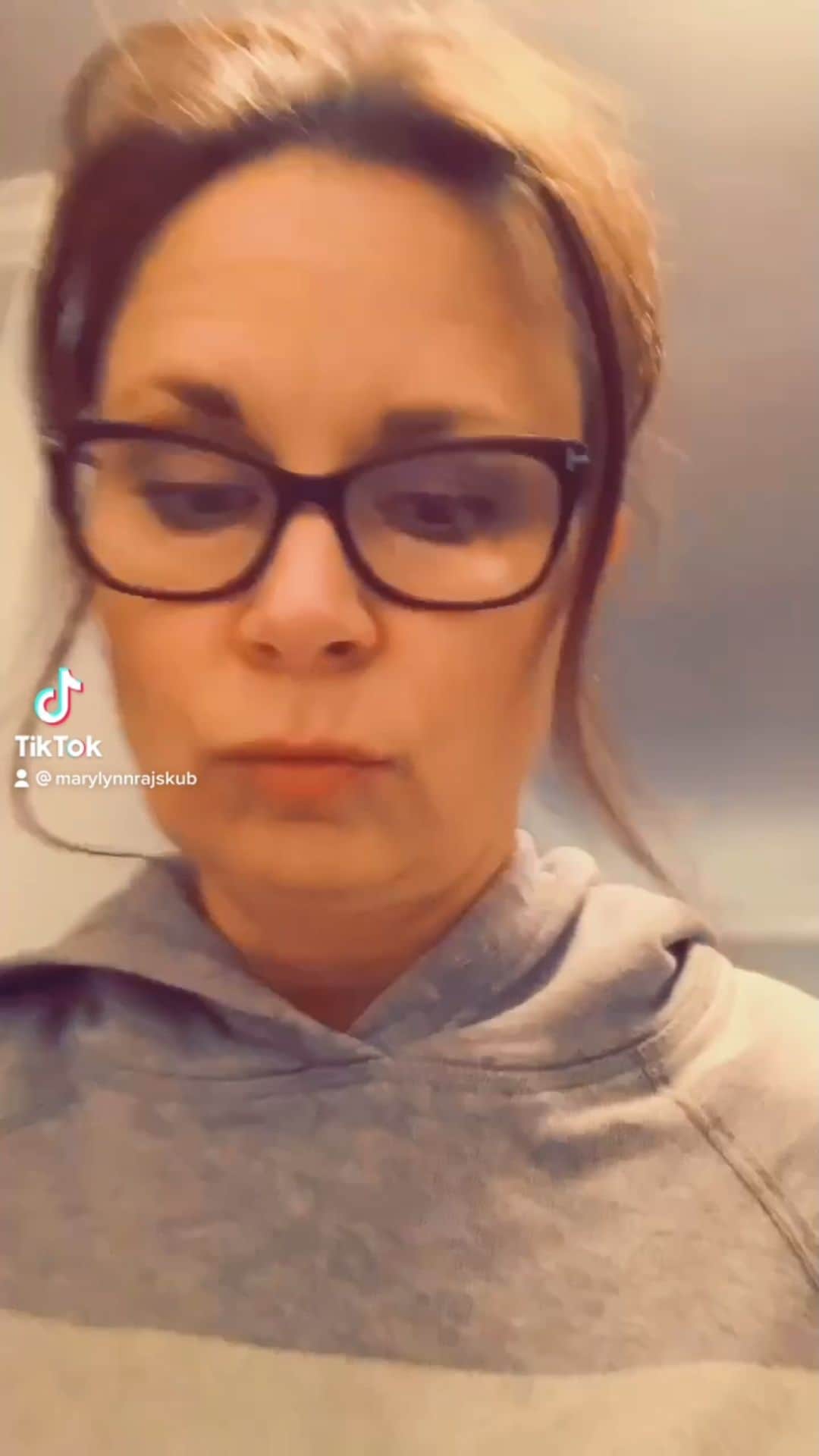 メアリー・リン・ライスカブのインスタグラム：「#lifehacks #school #remotelearning #lockdown #schoolproject」