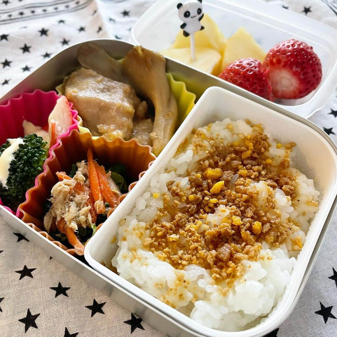 小西ゆりなさんのインスタグラム写真 - (小西ゆりなInstagram)「モリモリ和食な本日のお弁当👦🍱 絶対私はキャラ弁作れない😓 #本日のお弁当 #お弁当記録 #お弁当日記 #子供弁当 #おべんとう #オベンタグラム #幼稚園弁当 #年少弁当 #和食弁当」2月3日 12時23分 - yurina_konishi