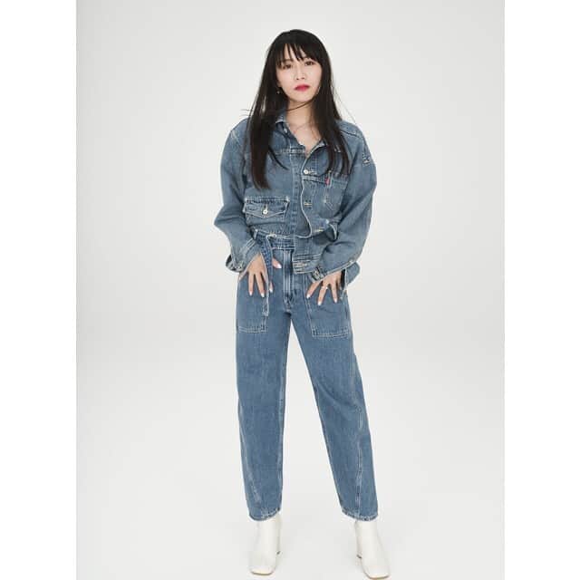 Right-onのインスタグラム：「【 2021年、Levi’s® Red コレクション再始動 】  ＜TOPS＞ Trucker Jacket ￥13,000+tax   ▼詳しくはこちら !▼ https://right-on.co.jp/feature-pages/210129wlevisred  #LevisRed #righton #right_on #リーバイス# #リーバイスレッド#perfume #パフューム」