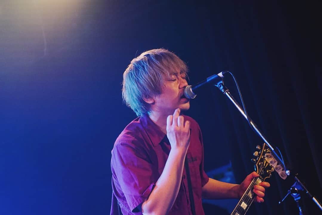 チフネシンゴのインスタグラム：「. 2021.01.31(sun) SEVEN SHOUTS SPECIAL TOUR 2020-2021 [SIX]名古屋ラッドホール編  やれることは全力でぜーんぶやって会場でお待ちしています。ライブハウス、スタッフチームの尽力に、そして来場してくれるみんなのご協力に心から感謝。 この日々が必ず糧になって半端ない未来に繋がるはずなのだ🔥  #hotsquall #ホスコ #七つの声援 #SSST #guitar #rock #punk #livehouse」