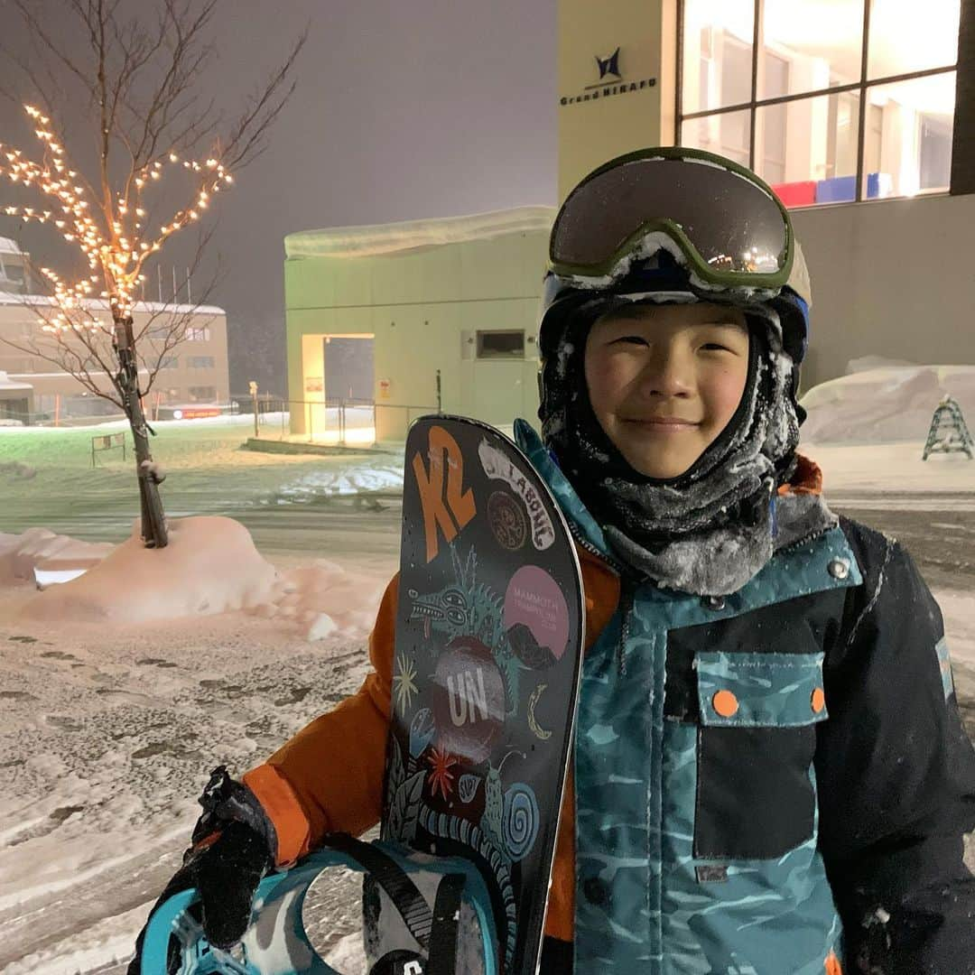 上田ユキエさんのインスタグラム写真 - (上田ユキエInstagram)「Night riding at Niseko was so fun! #niseko #nisekohirafu #snowboarding #japow @nisekograndhirafu @nisekounited #ニセコ#スノーボード#トラバーガー」2月3日 12時45分 - yukie_ueda