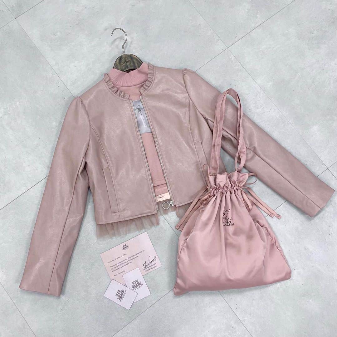 EATMEのインスタグラム：「2.3 update... #EATME #FEBRUARY #NEW #ITEM . TOP画面のURLからEATME WEB  STOREをCHECK▶︎▶︎▶︎ @eatme_japan . 🌹リングジップジャケット ¥15,000(＋tax) PNK.CRM.BLK ☑︎FREE ※発売中 . 🌹レースアップスウェットトップ ¥8,150(＋tax) PNK.GRY.BLK ☑︎FREE ※発売中 . 🌹サテントートバッグ ¥2,900(＋tax) PNK.BLK ※発売中 . #EATME_CODE #eatmejapan #イートミー」