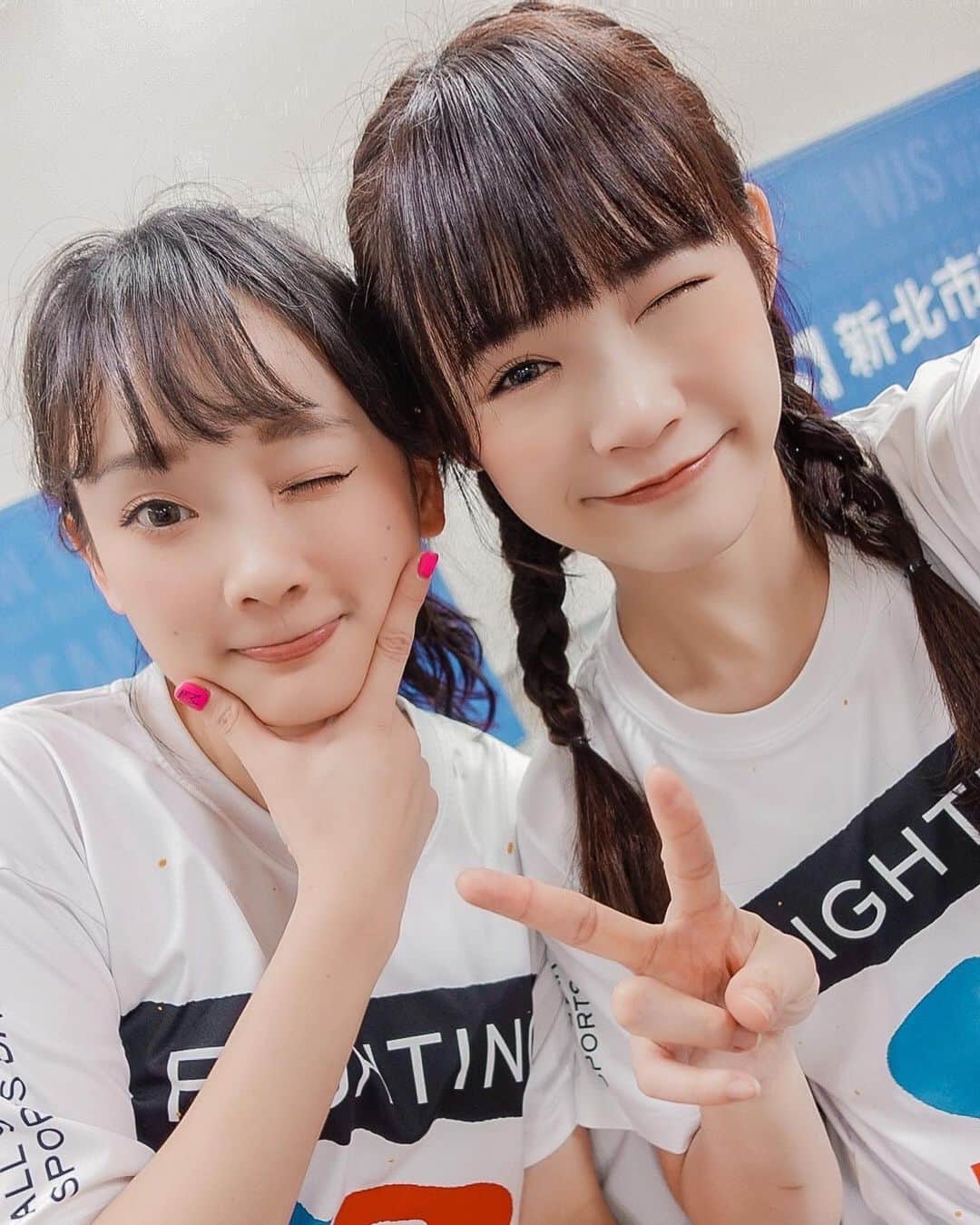 ウー・シンティーのインスタグラム：「抓到兩隻漂亮又會運動的女選手🤍✨ 未來的賽事大家一起加油💪🏻  #全明星運動會   #很開心從早上六點才睡得著調成早上六點就起床的時差  #健康規律熱血起來」