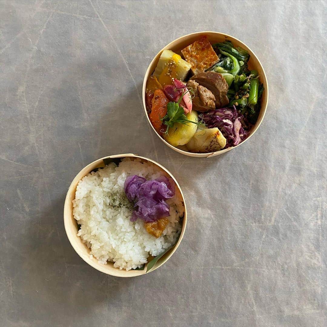 MOMOEのインスタグラム：「お弁当  立春 少し春をイメージしてみました  ご飯なしでお惣菜だけでのご用意も可能です  #diary #bento #organic #momoe  #momoegohan」