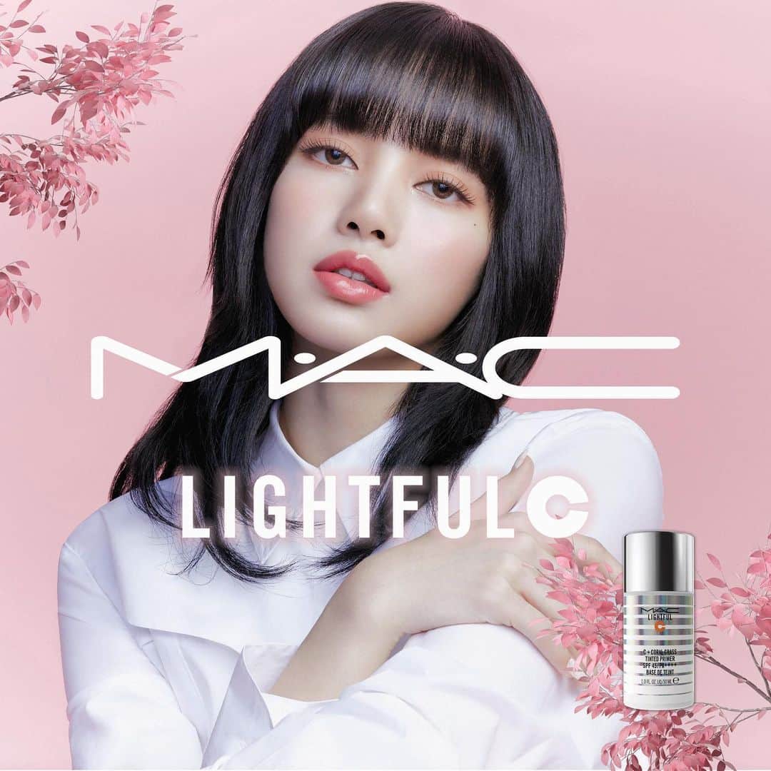 M∙A∙C Cosmetics Japanのインスタグラム：「LISA @lalalalisa_m は、ライトフル C+ ティンティッド プライマー SPF 45 でどんな時でも明るい肌をキープ✨ ㅤ 肌悩みをカバーしながらトーンアップするメイクアップベースでスポットライトを浴びたような肌に。  詳細は➡https://bit.ly/3opFaJw をチェック！  ㅤ #MACLIGHTFULC #MACLOVESLISA」