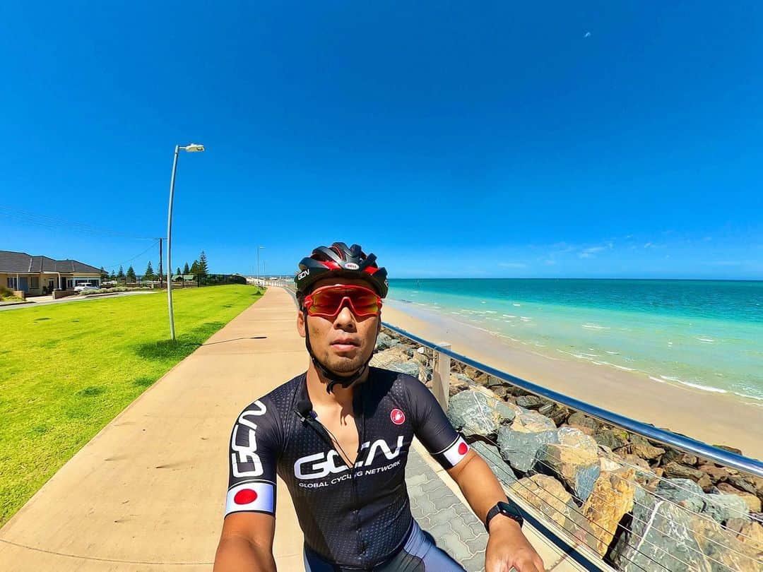 土井雪広のインスタグラム：「本日のオーストラリアは快晴です🇦🇺 僕ではなく景色を見て皆さんが元気になりますように☺️ #gcn #australia #castelli」