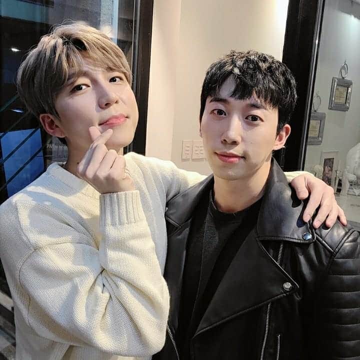 U-KISS（ユーキス）のインスタグラム：「[#유키스] 키스미❣ 오늘 하루도 힘.힘💪💪  #UKISS  #SOOHYUN #수현 #HOON #훈  #I_Wish」