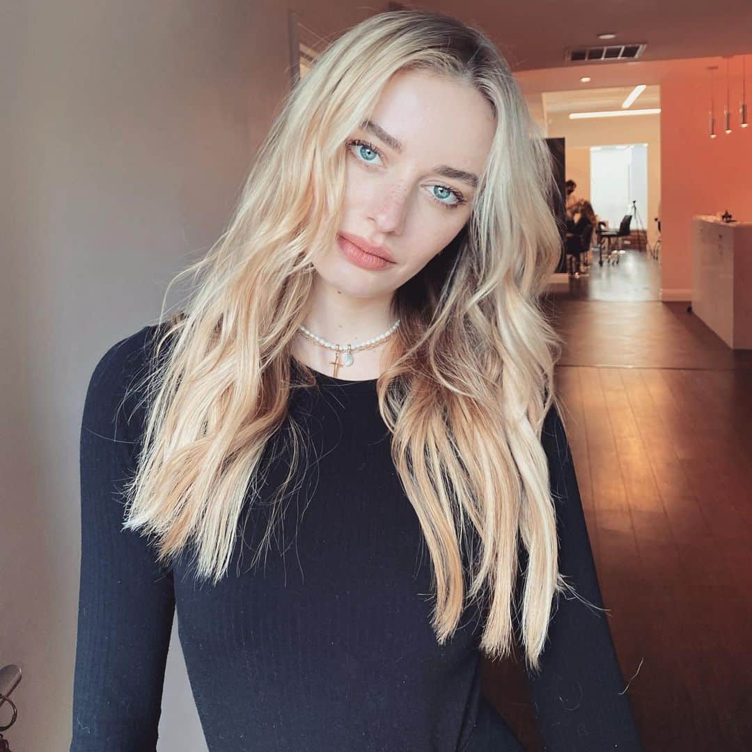 SONYA ESMANのインスタグラム：「💕 GIRLS & HAIR 💕 @dredrehair @bomanesalon」