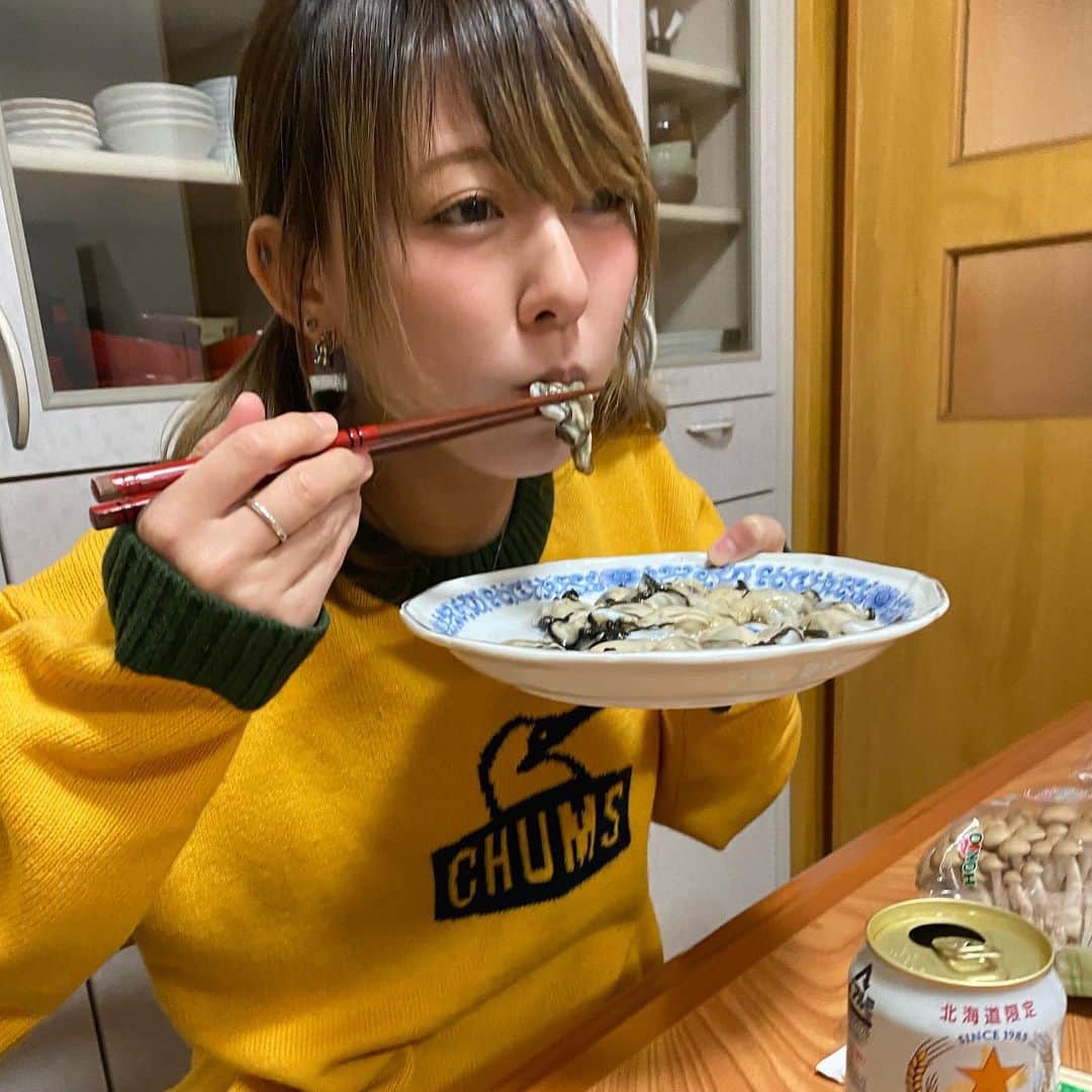 乃下未帆さんのインスタグラム写真 - (乃下未帆Instagram)「我らがじゅんぺーさん　@jumpeikatoh51 のご紹介・そしてご指導のもとw  北海道茅部郡森町"イワムラ水産"さんの牡蠣で新年会牡蠣祭り！！！  これが…東京で食べれるなんてことあっていいんですか…いいんです…！  はよまた行きたい💕 ✔︎ https://poke-m.com/producers/77217」2月3日 13時26分 - noshita34