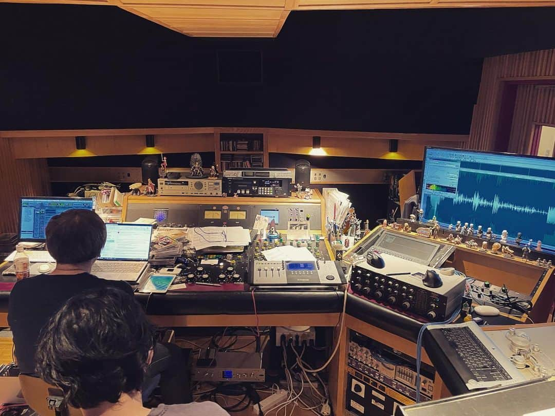 GLAYさんのインスタグラム写真 - (GLAYInstagram)「『ONE LOVE Anthology』DISC2のマスタリングが終了！ #GLAY #ONELOVE」2月3日 13時45分 - glay0525_official