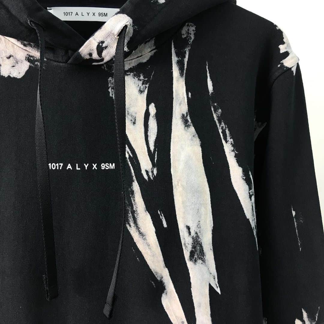 エリミネイターさんのインスタグラム写真 - (エリミネイターInstagram)「21SS 1017 ALYX 9SM has arrived at ELIMINATOR store. . #alyx #alyxstudio #1017alyx9sm #matthewwilliams #nickknight #showstudio #21ss #ss21collection #newcollection #military #uk #dior #diorhomme #givenchy #streetfashion #streetstyle #streetwear #cobrabuckle #eliminator #tokyo #daikanyama #instafashion #instastyle #mensfashion #menswear #necklace #accessories」2月3日 13時39分 - eliminator_tokyo
