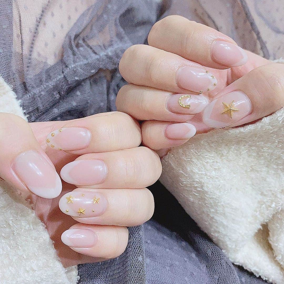 清家麻里奈のインスタグラム：「@cherish_nail でネイル🐹毎回可愛いネイルちゃん💅💕シンプルやけどさりげなくポイントを✨いつも相談させてもらいながらネイルしてもらうの👀✨✨このデザイン私みたいな指短くて爪横幅広い人でもすこし長く見えるから好き💗残念ながら、仕事の都合でもぅ只今は違うデザインですがNew nailもめちゃかわ💕またアップします^_^✨  #newnail #💅　#シンプルネイル　#三宮ネイル　#cherish #チェリッシュ　#おすすめ」