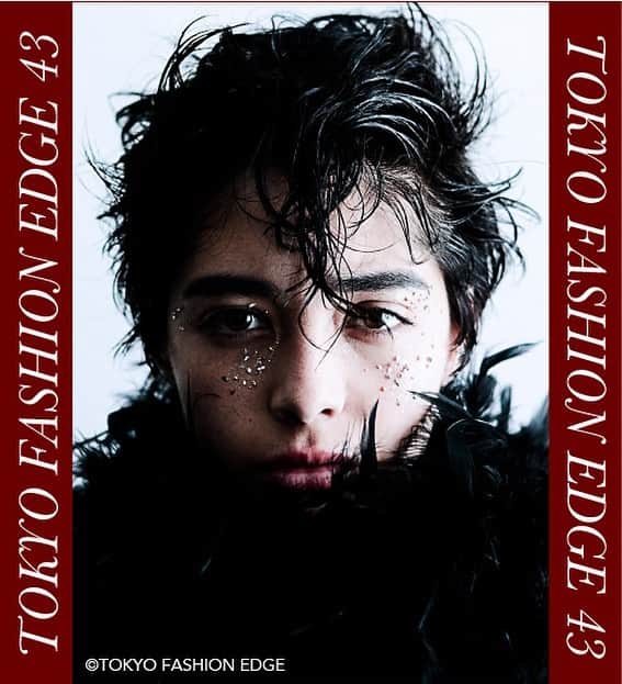 東京ファッションエッジ／プロフェッショナル東京のインスタグラム：「2021/1/31発売「TOKYO FASHION EDGE 43号」の中身を少しだけご紹介します😊  渡部伸和さん aimant（愛知県） 作品タイトル：Black swan @nabe_aimant  Instagramでは紹介しきれませんが、素敵な作品がぎっしり詰まった「TOKYO FASHION EDGE 42号」ぜひとも誌面でもご覧ください♪ お買い求めは弊社（https://beauty-gr.co.jp/kodoku/）まで🔍  ---------------------------------------------------- #東京ファッションエッジ　#tokyofashionedge #profeshionaltokyo #クリエイティブヘア #creative #クリエイティブヘアスタイリスト #creativehairstylist #hair #ヘアスタイル #hairstyle #ヘアカラー #haircolor #メイク #make #makeup #ファッション #fashion #美容師 #ヘアスタイリスト #hairstylist #hairstylistjapan #美容学生 #modermsalon #colorsync #hairtransformation #hairinspo #hairofinstagram #美容学生と繋がりたい #fashionista  ----------------------------------------------------」