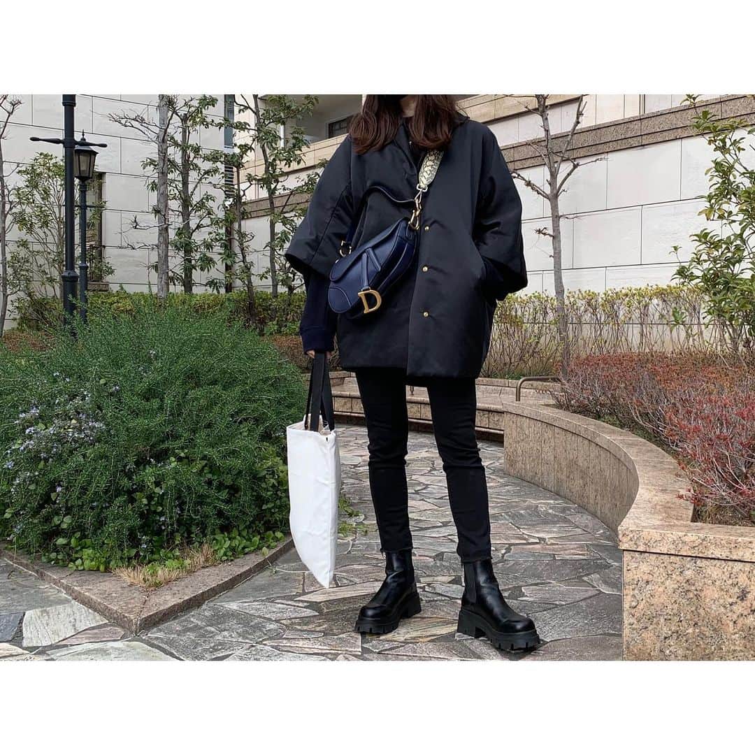 liiiiche23のインスタグラム：「・﻿ ・﻿ 運動不足の為、最近は駅まで徒歩🚶‍♀️﻿ 無駄に去年の3月に自転車を買い替えてしまい、﻿ ほぼ乗らないから非常に後悔…﻿ ﻿ ＠zara のブーツは歩きやすいし暖かい⛄️﻿ 最近は数少ない外出の内、9割はこのブーツ履いてる🤣🥾﻿ ・﻿ ・ #fashion #instafashion #instagood #coordinate #code #outfit #outfitoftheday #ootd #dailylook #dailylook_japan #dailylook_jp #drawer #ドゥロワー #uniqlo #uniqloginza #ユニクロ #zara #zarashoes #ザラ #dior #diorbag #diorsaddlebag #ディオール #ディオールバッグ #ディオールサドルバッグ #サドルバッグ」