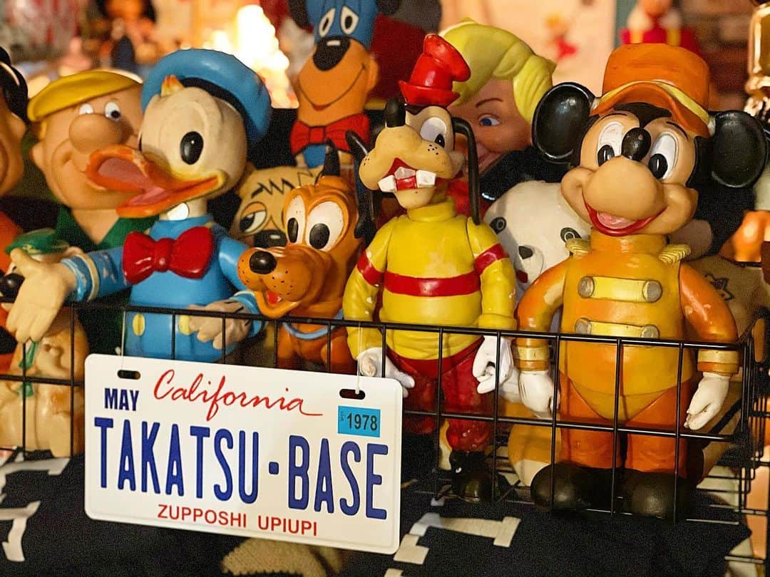 大川知英のインスタグラム：「60's Walt Disney Vintage Rubber Ｄoll  4set Italy or Mexico🚬 ディズニードールの中でも僕の中でわ トップクラスの古き良き可愛さ👨🏾 イタリアかメキシコか定かでわないが なんとも言えないトレビアンな作り👨🏻‍🦰 大きさと匂いも最高だった..upi🤡❗️ #waltdisney#rubberdoll#itary#mexico  #vintage#60s#トップクラスドール #トレビアンな作り#匂い最高#upi #amecajiboys #takatsubase#アメトイ部 #captain」