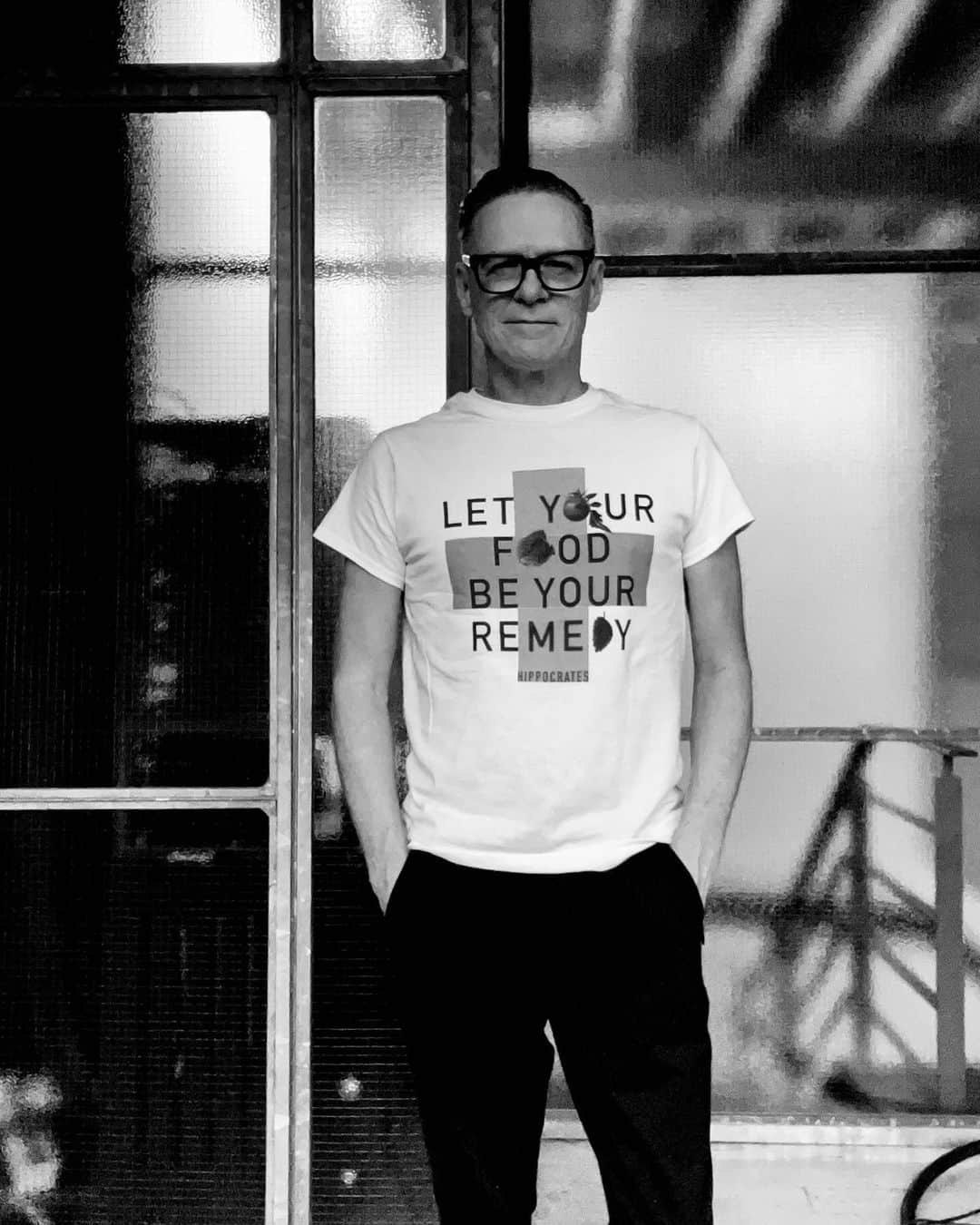 ブライアン・アダムスのインスタグラム：「Let food be your remedy. #veganquotes 💚🌱」