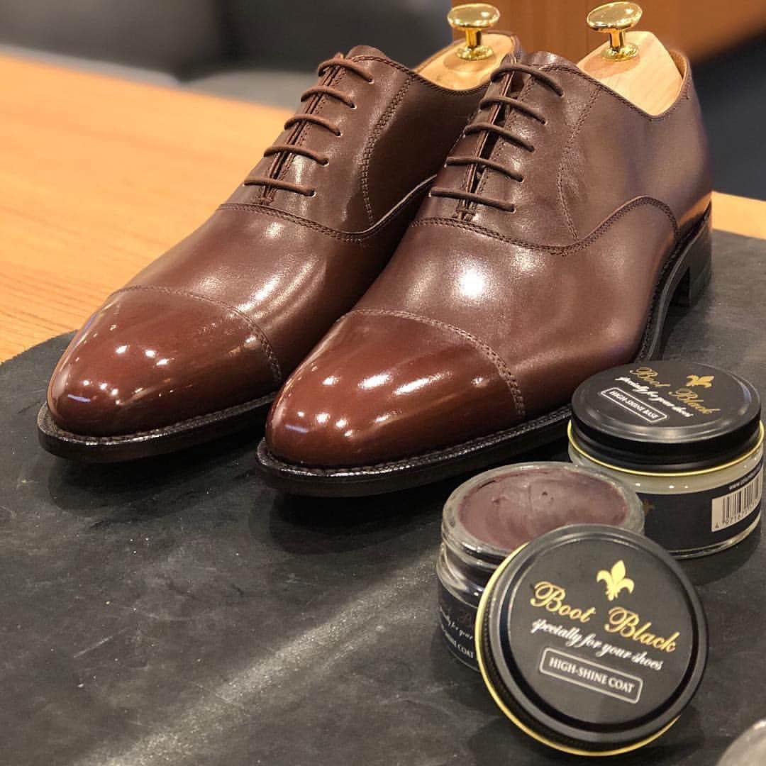 bootblack_officialさんのインスタグラム写真 - (bootblack_officialInstagram)「High shine on a pair of brown strait tip shoes.  #columbus#bootblack#shoecare#shoeshine#shoepolish#shoegazing#shoestagram#mirrorshine#mensshoes#mensfashion#leathershoes#madeinjapan#japanmade#bootblackshoecare」2月3日 20時18分 - bootblack_official