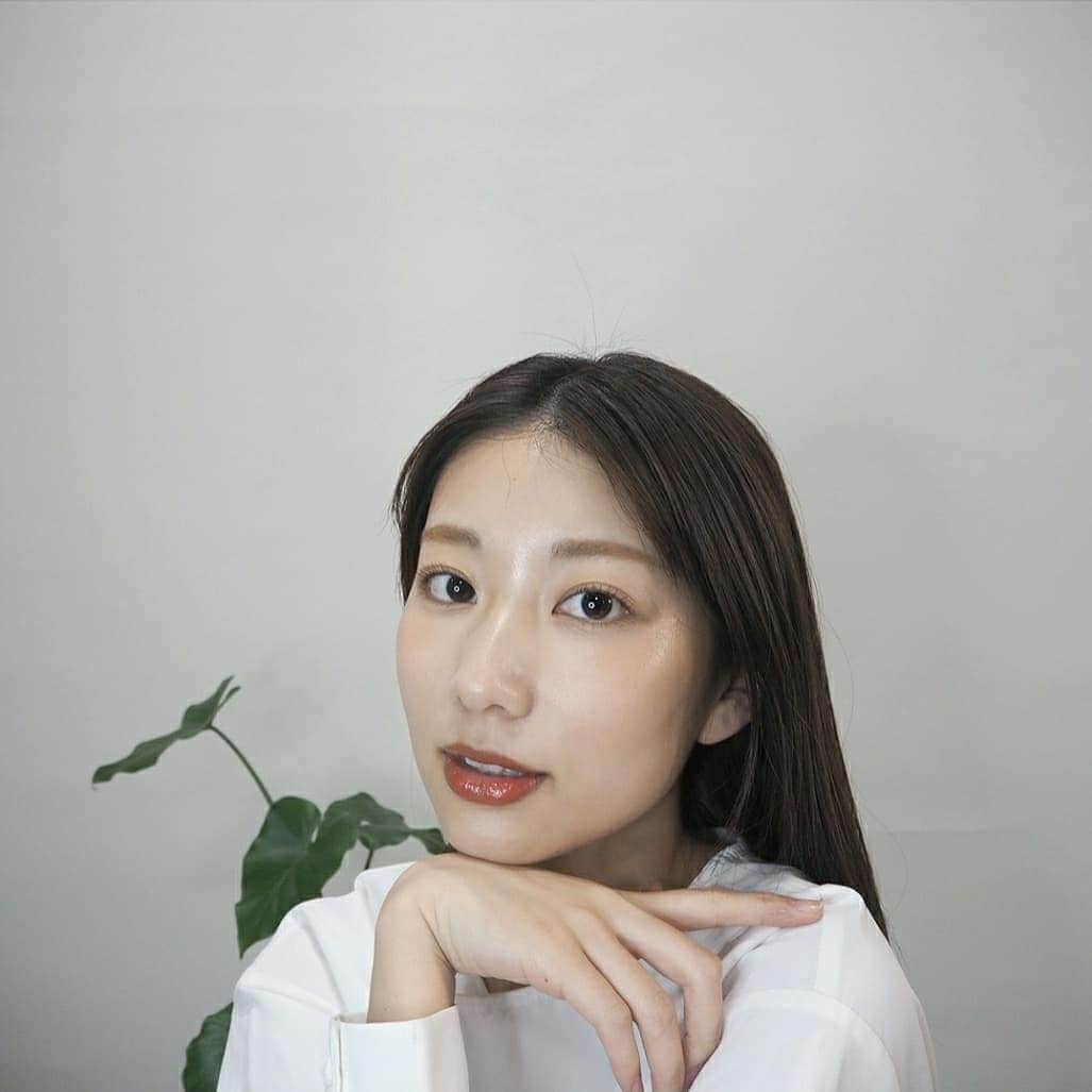 のインスタグラム：「. 今日のメイク！  Qoo10で購入した化粧品たちでメイクしてみました🧸  最後に写真載せてあります︎︎︎︎☺︎   ツヤ肌、ナチュラル、を意識して 目元はマスカラのみにしました︎︎✌︎   そしてQoo10購入品動画をYouTubeにupしたので そちらも是非見てください〜🌛   #qoo10ユーチュー部」